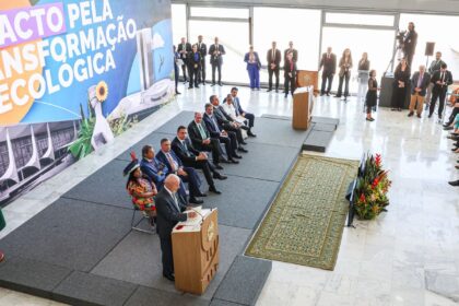 chefes-de-poderes-assinam-pacto-sobre-transformacao-ecologica